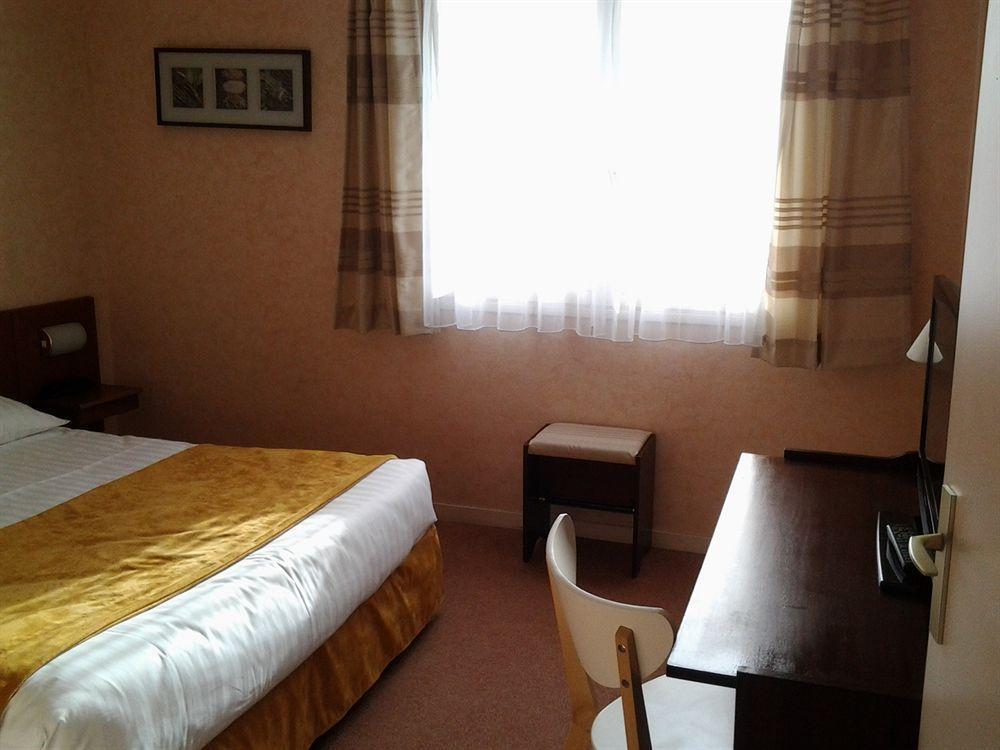 Hotel Chantepie Жу-ле-Тур Экстерьер фото