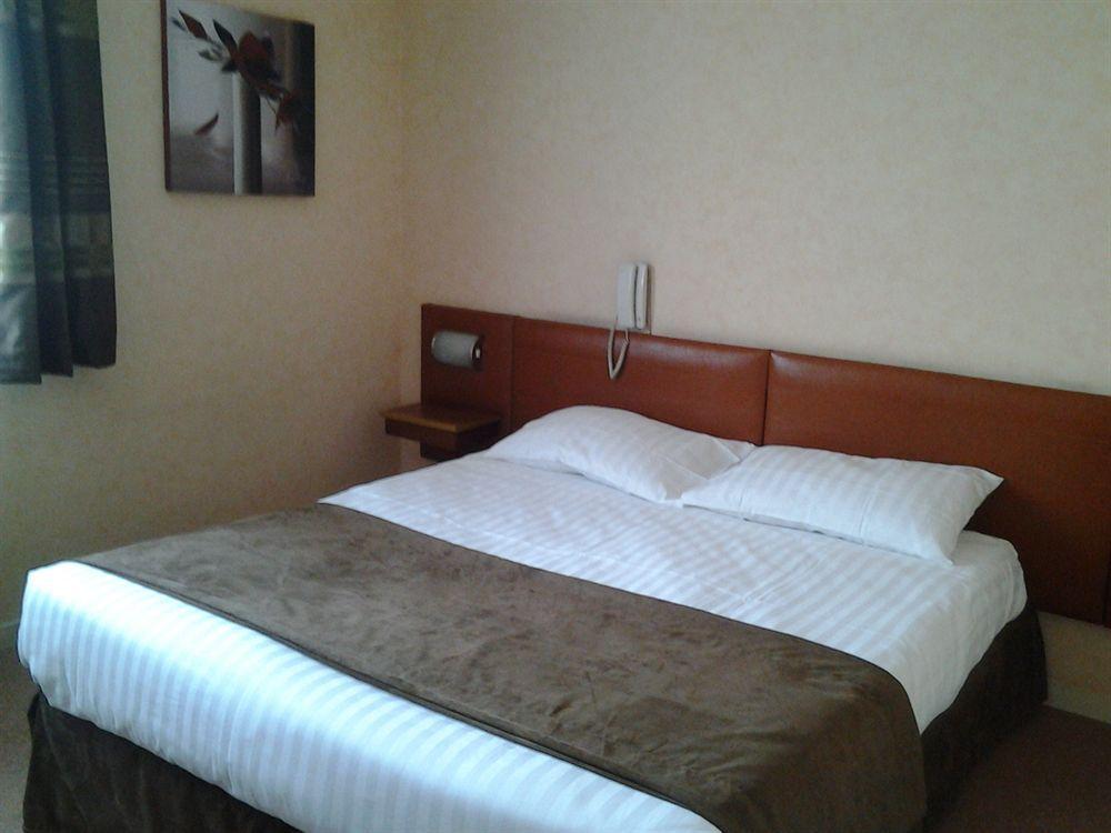 Hotel Chantepie Жу-ле-Тур Экстерьер фото